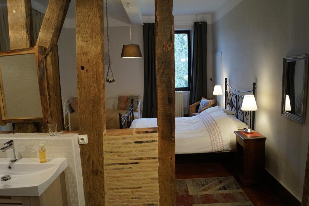 Le Gavachon Bed & Breakfast Leboulin Phòng bức ảnh